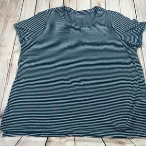 Eddie Bauer White and Blue Short Sleeve Relaxed T-Shirt. Size XXL